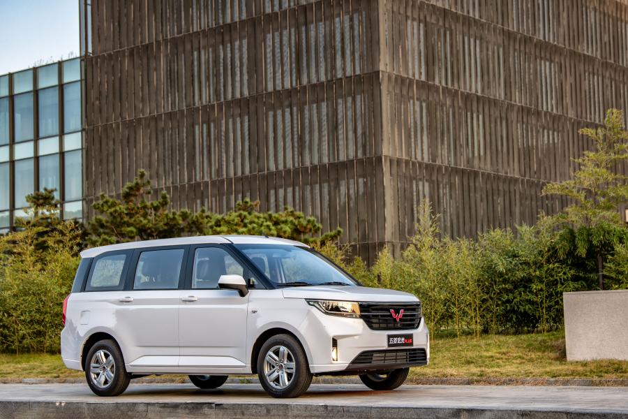  WuLing Hongguang Plus 2019 года  (фото 38 из 49)